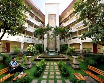 Puri Kiic Golf View Hotel - Karawang - Building