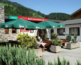 First Mountain Hotel Zillertal - Aschau im Zillertal - Patio