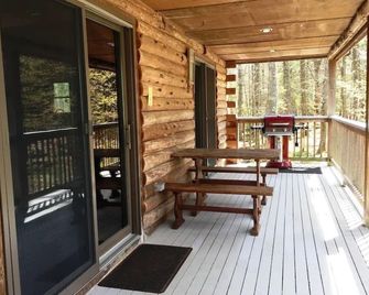 Lovely Cabin - Bar Harbor - Balcony