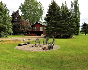 Club Ted , 5 minutes from Glacier Park Entrance. - West Glacier - Patio
