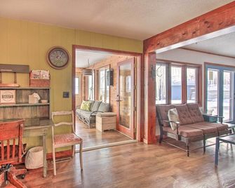 Family-Friendly Ottertail Home on Rush Lake! - Ottertail - Living room