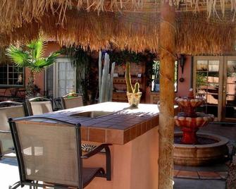 Coyote Inn - Palm Springs - Patio