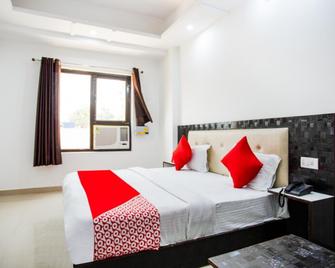 Hotel Raj Ganga Haridwar - Haridwar - Habitación