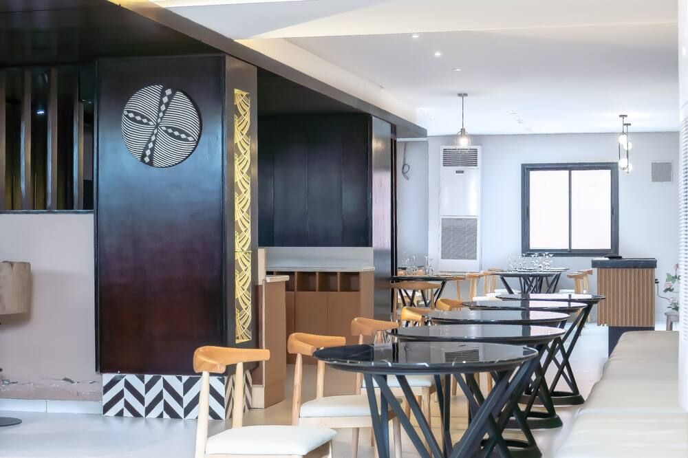 مانو هوتل - دوالا - مطعم