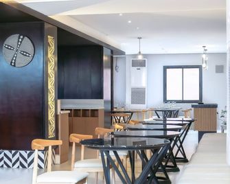 Manou Hotel - Duala - Restauracja