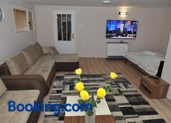 Golden House Apartments - Čačak - Living room