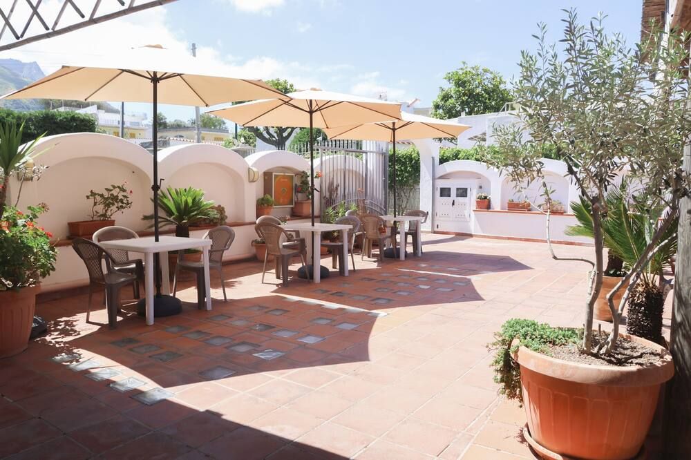 هوتل سيسوتا - فوريو - شرفة مرصوفة