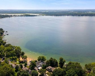 Waterfront On Rock Lake Firepit Fishing - Lake Mills - Outdoors view