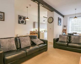 2 Riverside Walk - Skipton - Living room