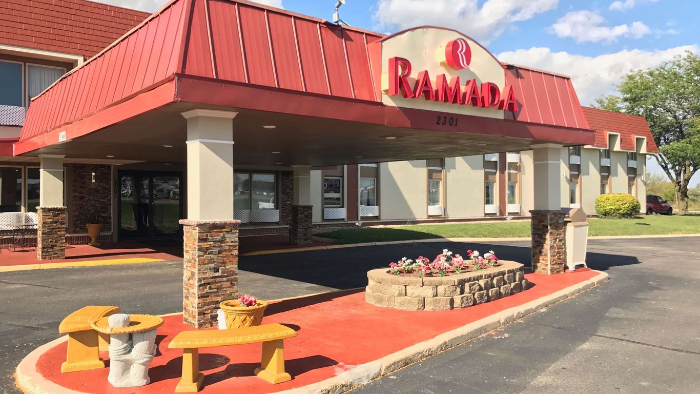 Ramada by Wyndham Albert Lea