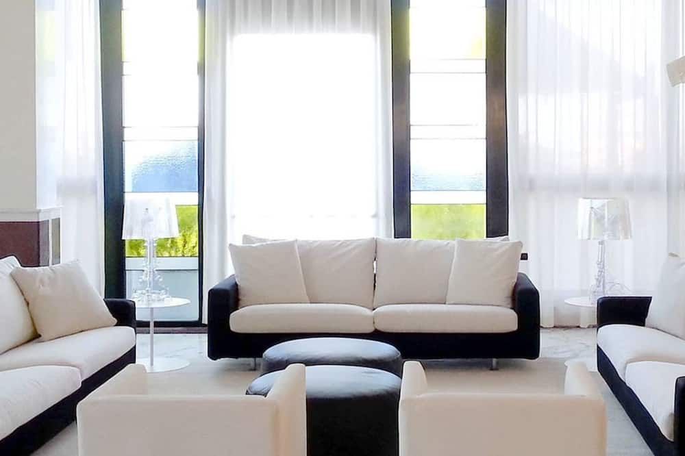 هوتل ناوتيكو