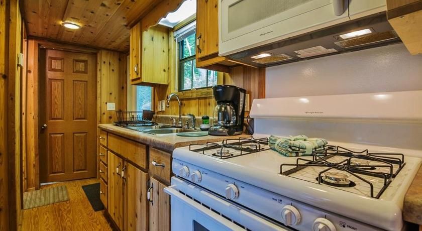 Family Cabin on 6 Acres w/ Lake Access & Hot Tub!