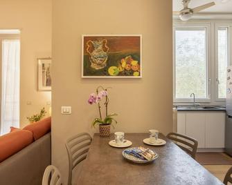Pisacane Suite - Salerno - Comedor