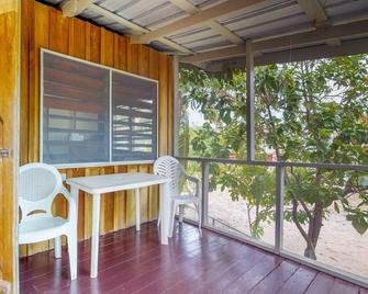 Renovated Cabana Near the Beach with Screened Porch, Hammock, & Free WiFi - Placencia - Balcony