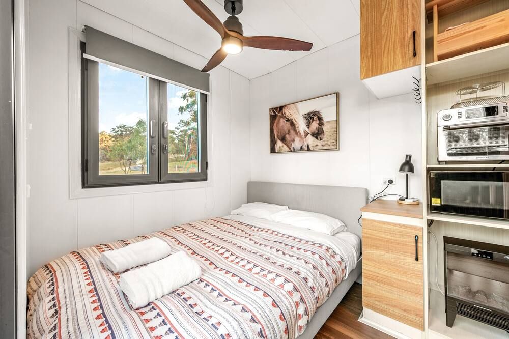 QB, 1bath Tiny Home With Mountain View - 'redbird' - Lithgow - Ložnice