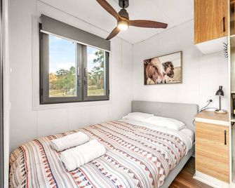 QB, 1bath Tiny Home With Mountain View - 'redbird' - Lithgow - Ložnice