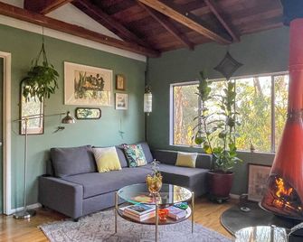 Find your Great Escape in this Charming Home in Los Angeles - Los Ángeles - Sala de estar