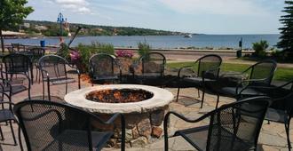 Canal Park Lodge - Duluth - Patio