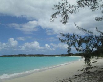 Right On Hoopers Bay Beachfront Our Comfortable Queen Bed Studio For 2 - Georgetown - Beach