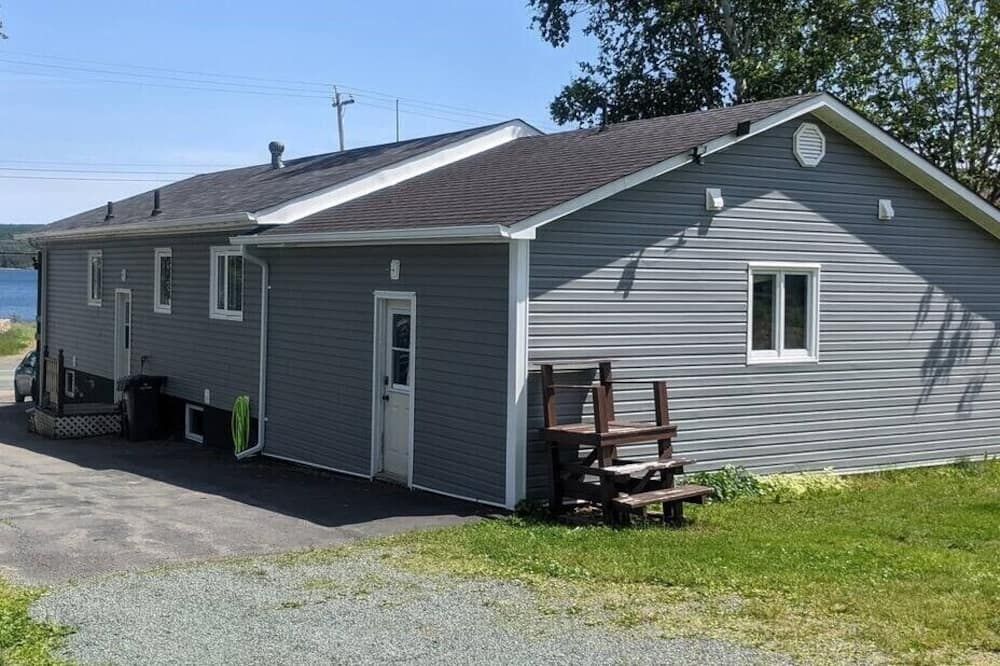 Springhouse Cozy Oceanview 1-Bedroom Apa - Lewisporte - Building