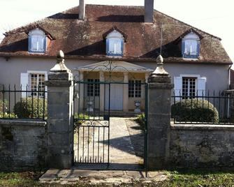 Beautiful view of Baume les Messieurs - Baume-les-Messieurs - Bâtiment