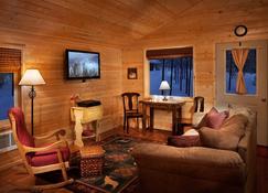 Reclusive Moose Cabins - Columbia Falls - Living room