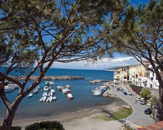 Sea Breeze Residence - Massa Lubrense - Beach