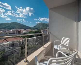 Hotel Idila Budva - Budva - Balcony