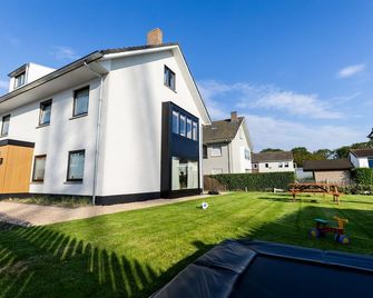 Recently Renovated Family Home Near The - Cadzand - Edificio