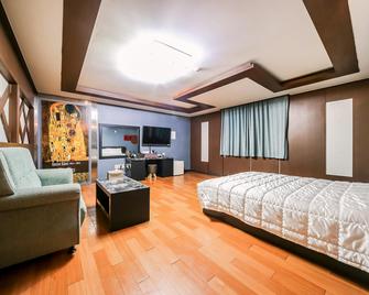 Andong Okdong Equus - Andong - Habitación