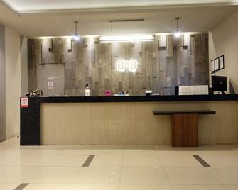 Gallery Hotel Bnb - Jeju City - Front desk