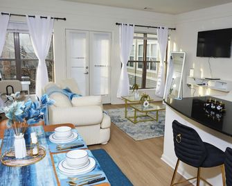 Oasischarming 2bethroom+2baths Freeparkingwashingtondcand Reagannational Airport - Alexandria - Living room