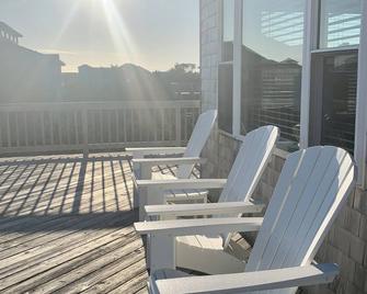 3 Bedroom 2.5 Bath- Beautiful Oceanview Cottage 2 Minute Walk to Remote Beach. - Frisco - Balcony