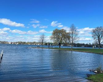 Ivp Manor House by Lake Beach And Naval Base - Grayslake - Outdoors view