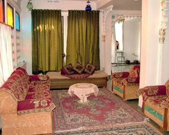 Girnar Villa - Udaipur - Sala de estar