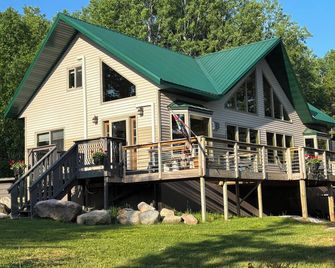 Northern Experience awaiting your adventure! - Orr - Edificio