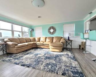 Dock House, Close To Camp Lejeune, Water - Cedar Point - Living room