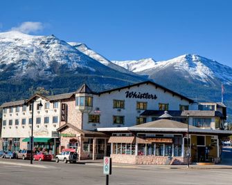 Whistler's Inn - Jasper - Building