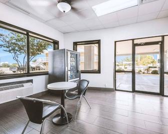 Americas Best Value Inn Beeville - Beeville