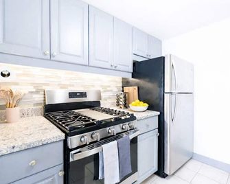 XL Center 1-Br Condo Dwntn Hartford Easy Parking - Hartford - Kitchen