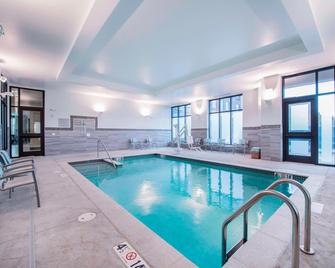 TownePlace Suites by Marriott Boston Logan Airport/Chelsea - Chelsea - Pool