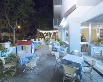King Hotel - Cesenatico - Patio