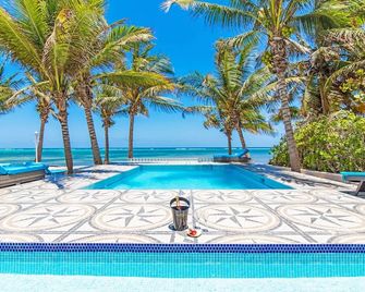 Sprat Bay Luxury Villa - George Town
