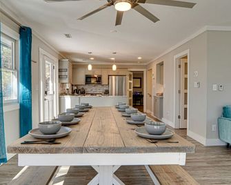 Blue Ridge Hideaway at Lake Toxaway with Hot Tub - Lake Toxaway - Restaurant