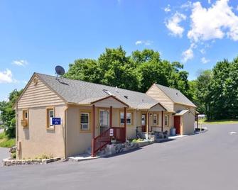 Golden Hill Inn-Danbury - Danbury - Building
