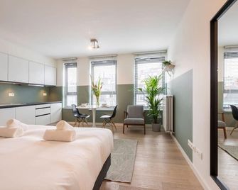 The Card Room Green Studio - אנטוורפן - חדר שינה