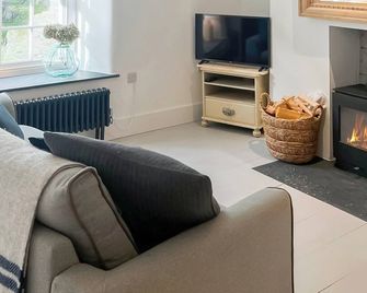 A little piece of heaven in the heart of Mousehole. - Mousehole - Living room