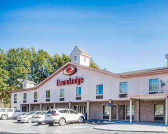 Econo Lodge - Jonesboro - Building