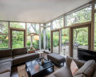 Spacious holiday home with space for the whole family - Tewel - Sala de estar