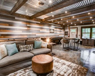 FishTop Cabin near Saluda, Green River Bliss & Cabin Serenity - Saluda - Lounge